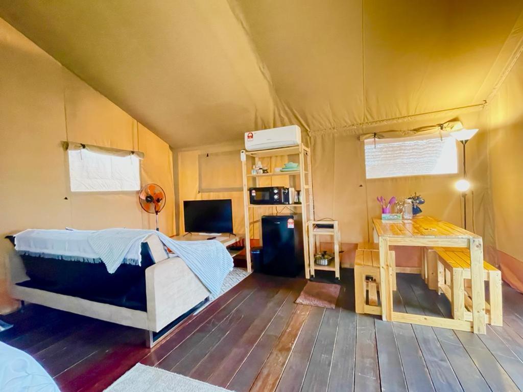 Rembulan Escape - Beachfront Safari Tent Kampung Penarik Esterno foto
